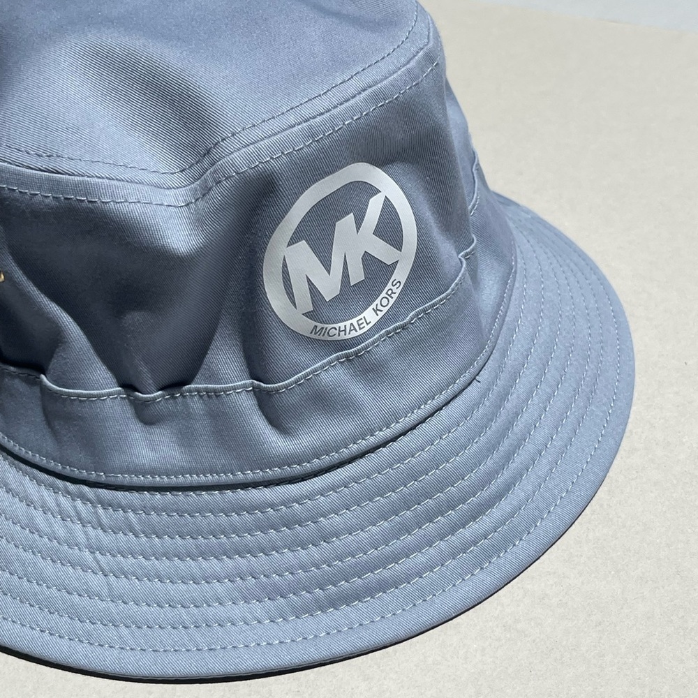 (new+tag) Michael Kors bucket hat MK denim sky blue cream one size fits all (OS)